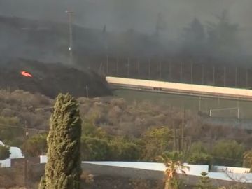 La lava del volcán de La Palma sepulta el campo de fútbol de La Laguna