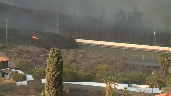 La lava del volcán de La Palma sepulta el campo de fútbol de La Laguna La lava del volcán de La Palma sepulta el campo de fútbol de La Laguna