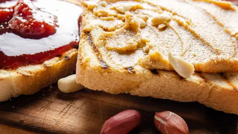 Tostadas con crema de cacahuete Tostadas con crema de cacahuete