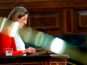 La vicepresidenta tercera y ministra de Transición Ecológica, Teresa Ribera durante su intervención en el pleno en el Congreso de los Diputados, este jueves