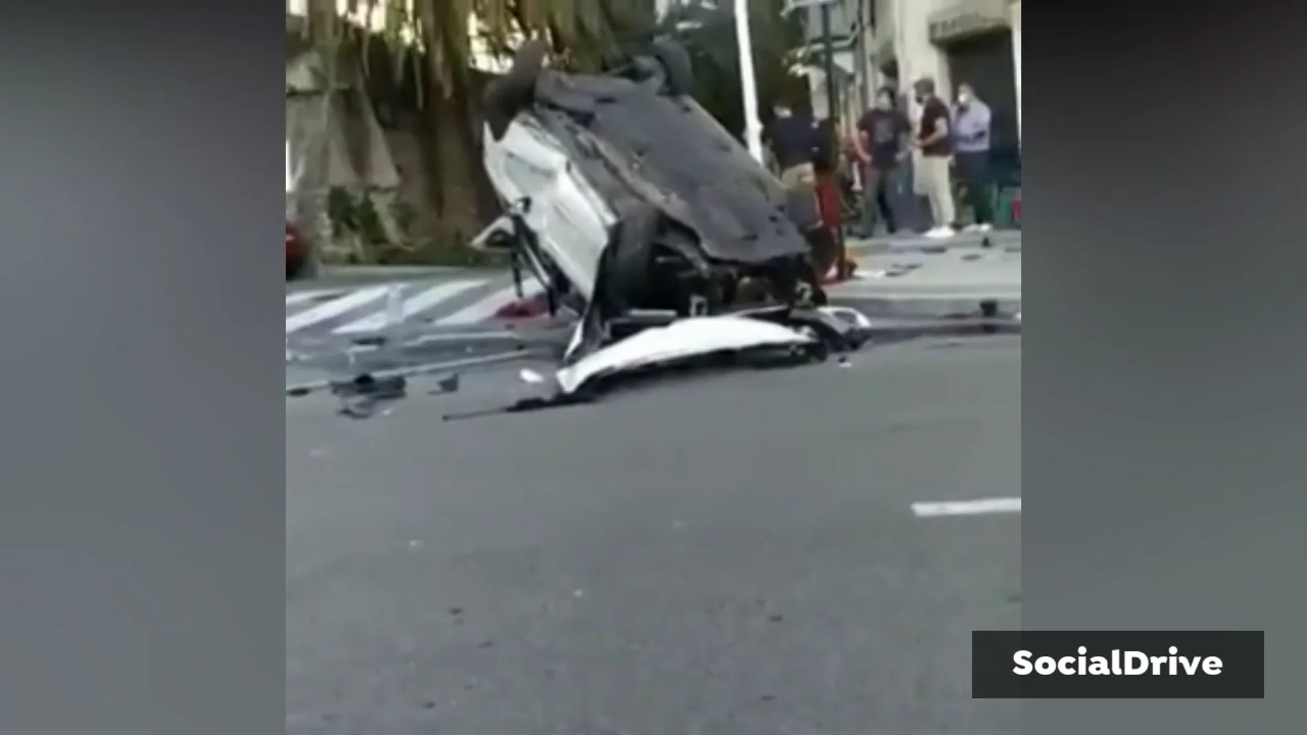 Un coche se despeña desde un puente en A Coruña tras un "pique" con otros dos vehículos