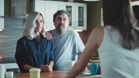 Dobles parejas en el desayuno: Paco presenta a María y descubre el secreto de Rober Dobles parejas en el desayuno: Paco presenta a María y descubre el secreto de Rober