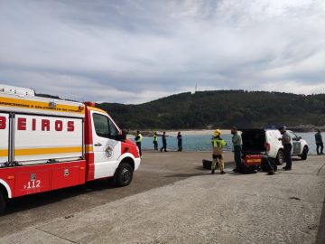 Encuentran muerto a un hombre dentro de su coche sumergido en el mar en A Coruña