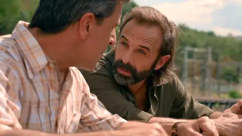 Mauricio extorsiona a Ismael con una deuda “de vida” Mauricio extorsiona a Ismael con una deuda “de vida”