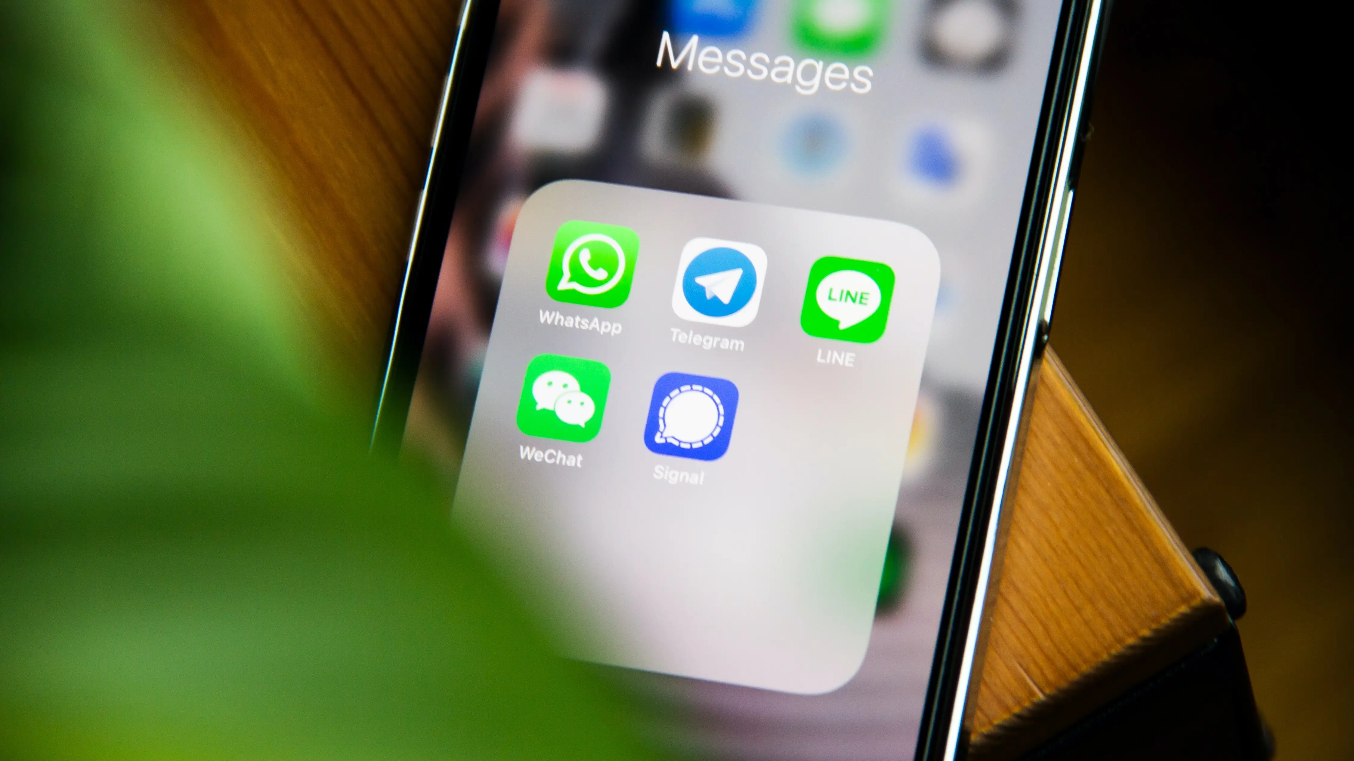 Móvil con la aplicación de Whatsapp Móvil con la aplicación de Whatsapp