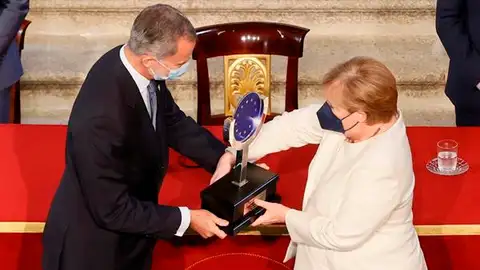 El Rey Felipe VI y Angela Merkel El Rey Felipe VI y Angela Merkel
