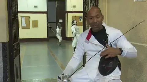 El esgrimista Luymar Hernández vuelve a competir 14 años después de su accidente: "La espada me llegó al hipotálamo" El esgrimista Luymar Hernández vuelve a competir 14 años después de su accidente: "La espada me llegó al hipotálamo"