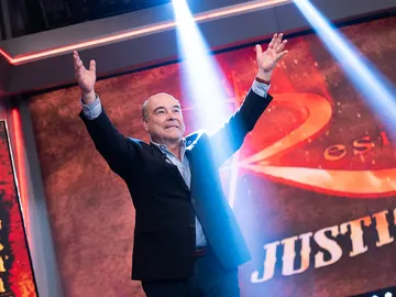 Antonio Resines cuestiona en 'El Hormiguero 3.0' los nuevos coches eléctricos para compartir en la ciudad: "Yo ahí no entro" Antonio Resines cuestiona en 'El Hormiguero 3.0' los nuevos coches eléctricos para compartir en la ciudad: "Yo ahí no entro"