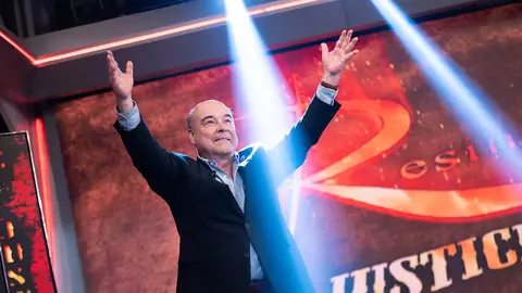 Antonio Resines cuestiona en 'El Hormiguero 3.0' los nuevos coches eléctricos para compartir en la ciudad: "Yo ahí no entro" Antonio Resines cuestiona en 'El Hormiguero 3.0' los nuevos coches eléctricos para compartir en la ciudad: "Yo ahí no entro"