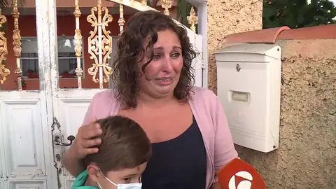 Evacuación 'in extremis' en La Laguna a causa del avance de la lava: "El volcán es una bestia, esto es un sinvivir" Evacuación 'in extremis' en La Laguna a causa del avance de la lava: "El volcán es una bestia, esto es un sinvivir"