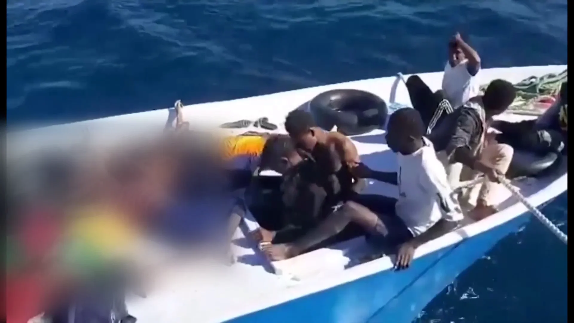 La dura imagen que refleja el drama de los cayucos en el Mediterráneo La dura imagen que refleja el drama de los cayucos en el Mediterráneo