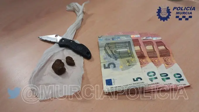 La "épica" respuesta de la Policía de Murcia en Twitter que se ha hecho viral La "épica" respuesta de la Policía de Murcia en Twitter que se ha hecho viral