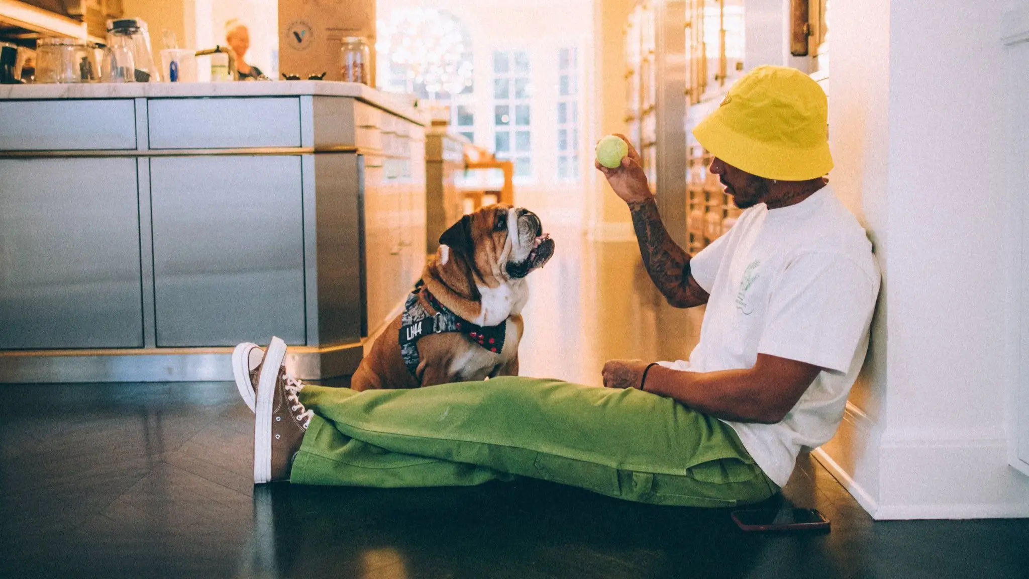 Hamilton y su bulldog