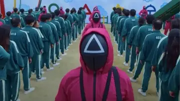 Miles de personas se echan a la calle en Corea del Sur protestando con los disfraces de 'El juego del calamar' Miles de personas se echan a la calle en Corea del Sur protestando con los disfraces de 'El juego del calamar'