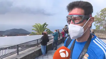 El volcán de La Palma atrae a los primeros turistas
