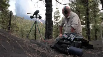 Un historiador de sonidos graba y analiza el rugido del volcán de La Palma Un historiador de sonidos graba y analiza el rugido del volcán de La Palma