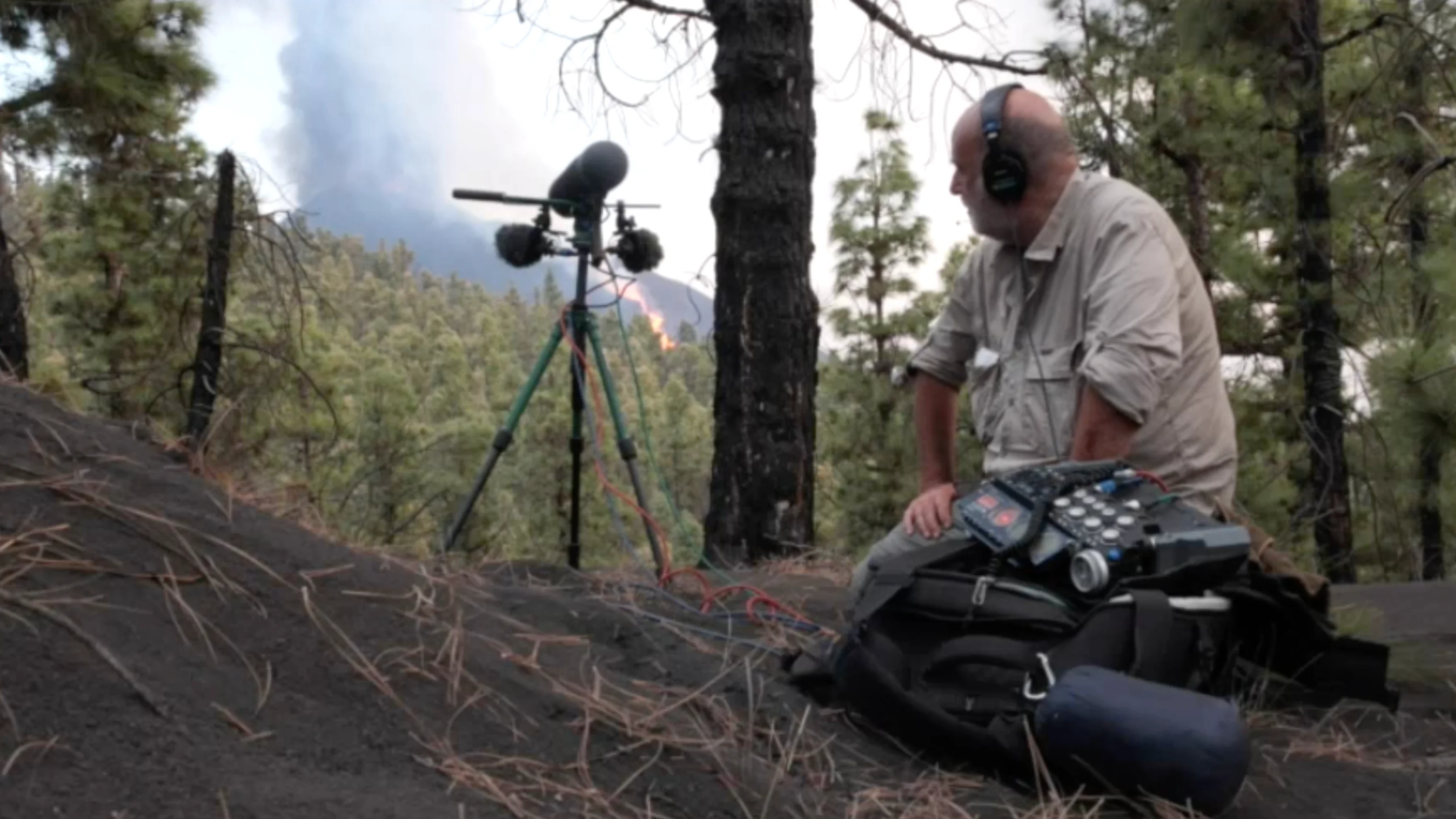 Un historiador de sonidos graba y analiza el rugido del volcán de La Palma Un historiador de sonidos graba y analiza el rugido del volcán de La Palma