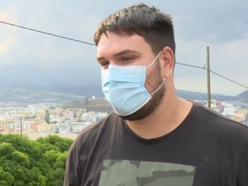 Rafael, un luchador de lucha canaria solidario con sus vecinos afectados por el volcán de La Palma