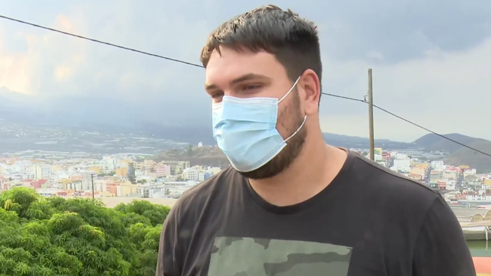 Rafael, un luchador de lucha canaria solidario con sus vecinos afectados por el volcán de La Palma