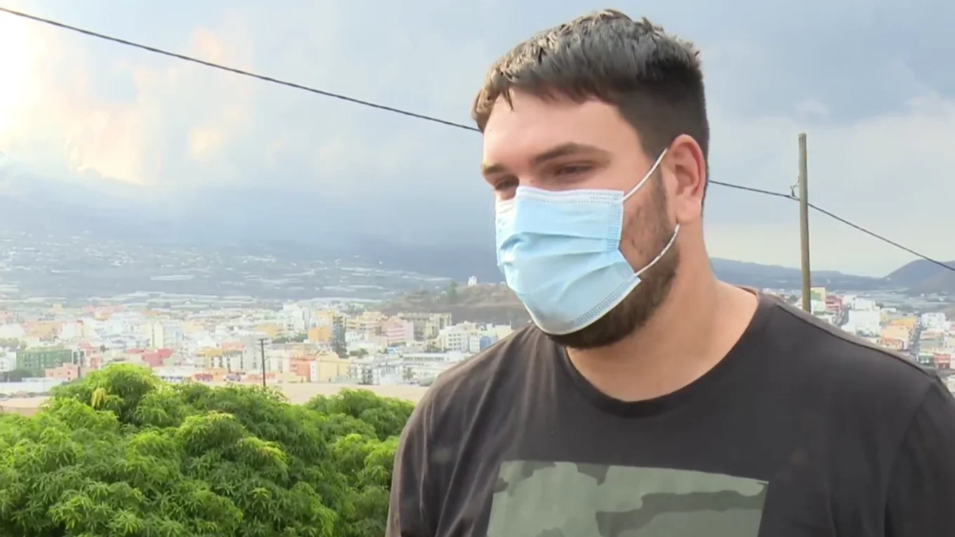 Rafael, un luchador de lucha canaria solidario con sus vecinos afectados por el volcán de La Palma Rafael, un luchador de lucha canaria solidario con sus vecinos afectados por el volcán de La Palma