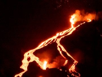 Localizan una nueva colada en la zona sur del volcán de La Palma