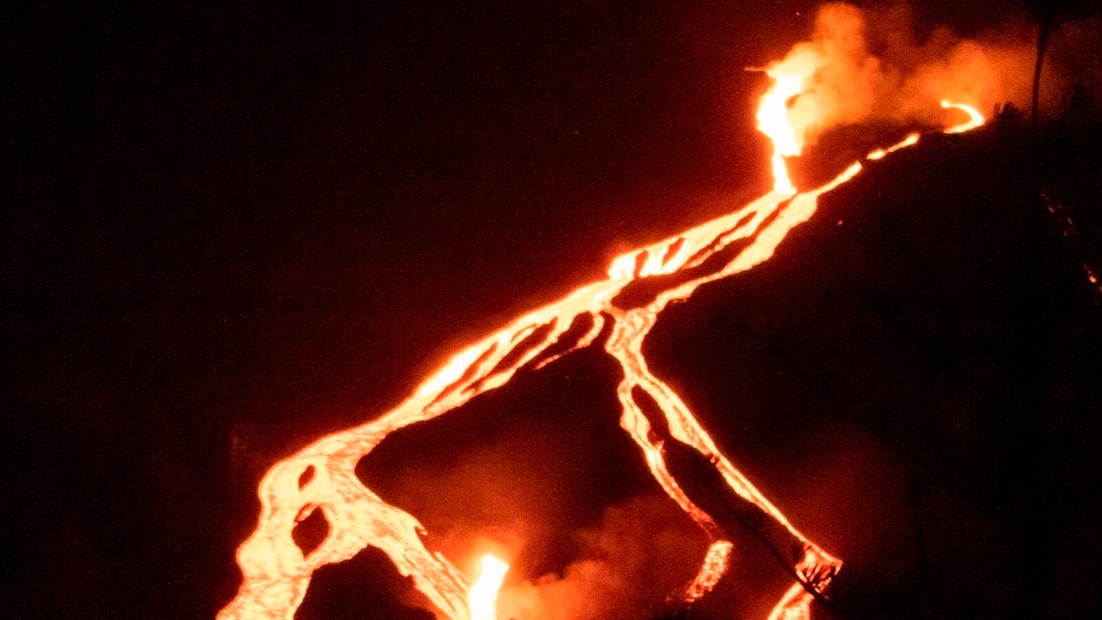 Localizan una nueva colada en la zona sur del volcán de La Palma