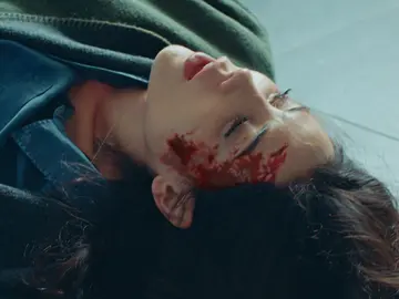 Volkan enloquece y agrede a Asya: “¿Cómo has podido quitarle la vida a mi hijo?” Volkan enloquece y agrede a Asya: “¿Cómo has podido quitarle la vida a mi hijo?”