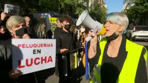 El sector de la peluquería y la estética vuelve a salir a la calle para exigir el IVA reducido en los Presupuestos El sector de la peluquería y la estética vuelve a salir a la calle para exigir el IVA reducido en los Presupuestos