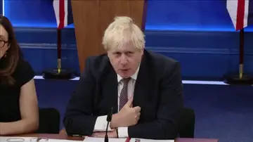 Johnson ha acudido a un encuentro con escolares en el que ha respondido a preguntas sobre el problema del cambio climático. El primer ministro británico también se ha quejado de que grandes corporaciones producen una "abrumadora" cantidad de plásticos. Johnson ha acudido a un encuentro con escolares en el que ha respondido a preguntas sobre el problema del cambio climático. El primer ministro británico también se ha quejado de que grandes corporaciones producen una "abrumadora" cantidad de plásticos.