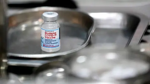 La EMA autoriza un tercer pinchazo de la vacuna contra el coronavirus de Moderna La EMA autoriza un tercer pinchazo de la vacuna contra el coronavirus de Moderna