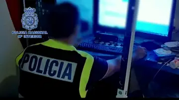Detenido un hombre de 65 años por un delito de 'childgrooming' y provocación sexual a una niña de 10 años en Alicante Detenido un hombre de 65 años por un delito de 'childgrooming' y provocación sexual a una niña de 10 años en Alicante