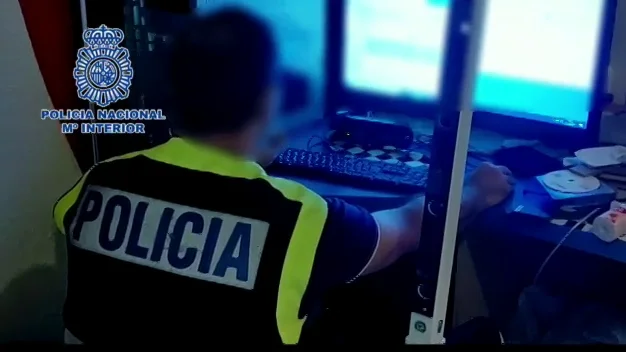 Detenido un hombre de 65 años por un delito de 'childgrooming' y provocación sexual a una niña de 10 años en Alicante Detenido un hombre de 65 años por un delito de 'childgrooming' y provocación sexual a una niña de 10 años en Alicante