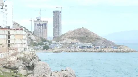 Incendio en un desaladora de Gibraltar Gibraltar edificará edificios en un terreno ganado al mar que reclama España