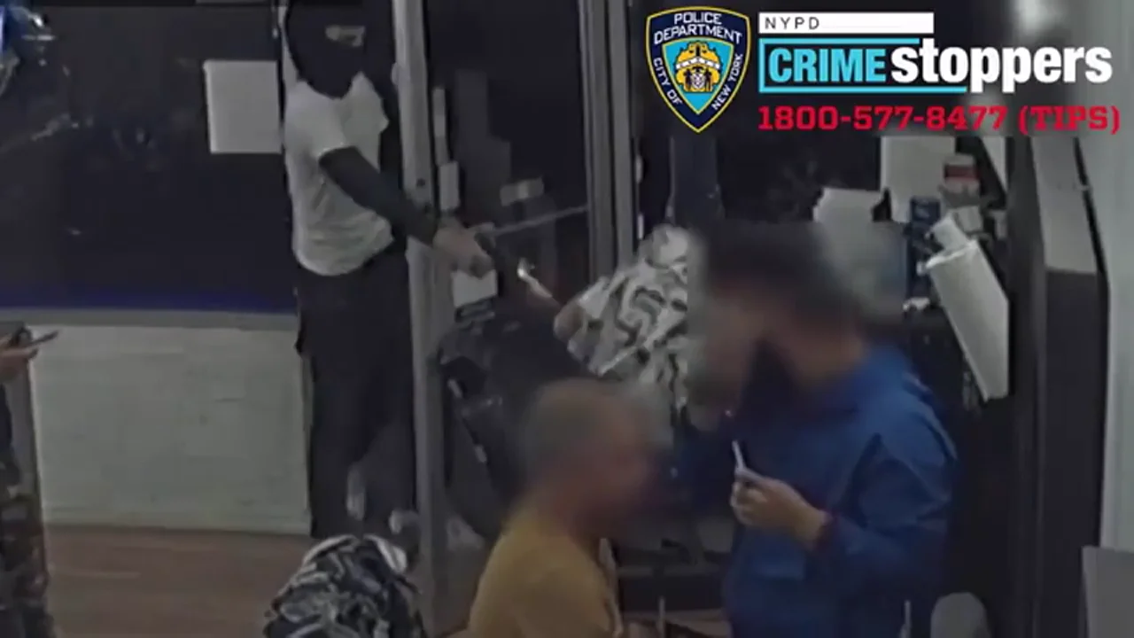 Dos hombres entran en una barbería y disparan a un joven en el Bronx Dos hombres entran en una barbería y disparan a un joven en el Bronx