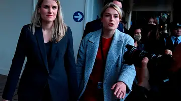 Frances Haugen a su salida del Parlamento británico Frances Haugen a su salida del Parlamento británico