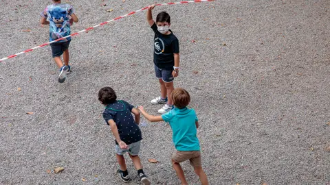 Carolina Darias insiste en el consenso para poner fin a las mascarillas en el recreo Carolina Darias insiste en el consenso para poner fin a las mascarillas en el recreo
