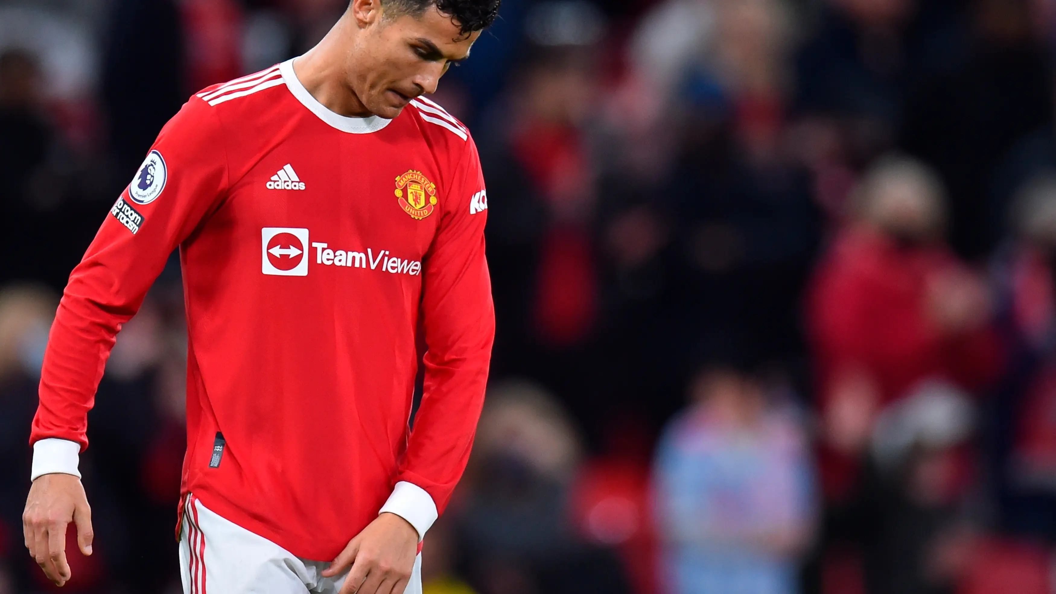 Cristiano Ronaldo se lamenta en el partido ante el Liverpool Cristiano Ronaldo se lamenta en el partido ante el Liverpool