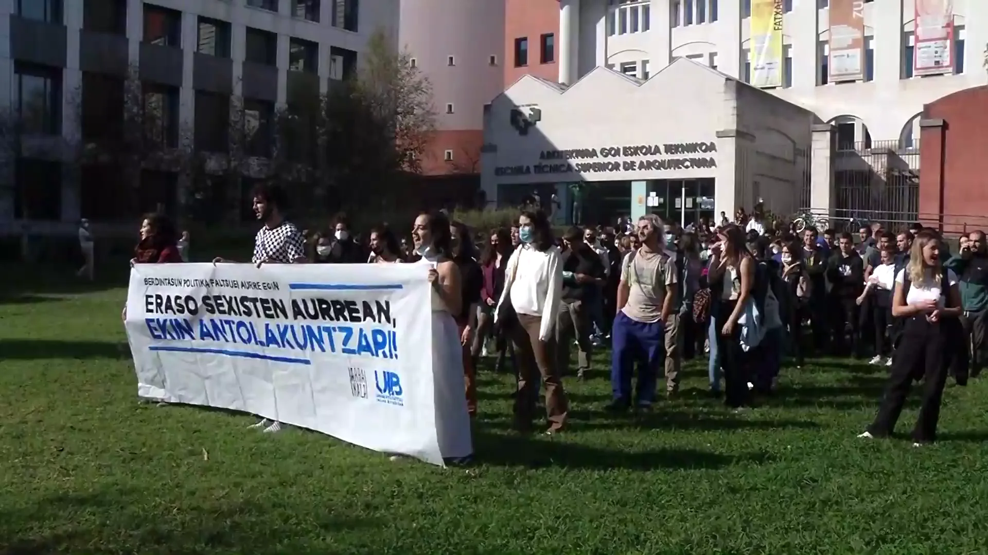 Convocan concentraciones en la UPV por permitir que un profesor siga dando clases tras mostrar su pene a los alumnos 