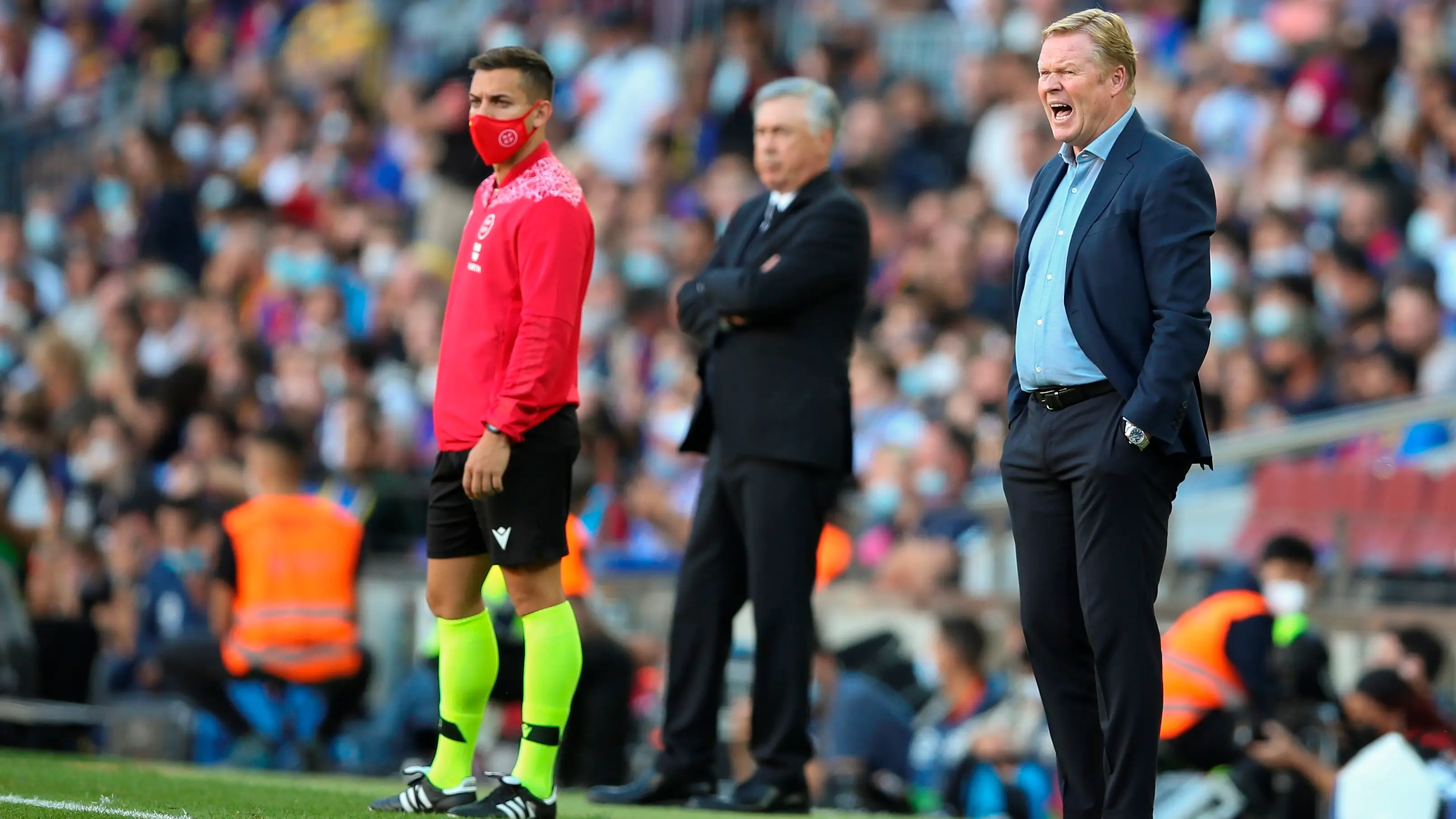 Ronald Koeman y Carlo Ancelotti, en la banda del Camp Nou