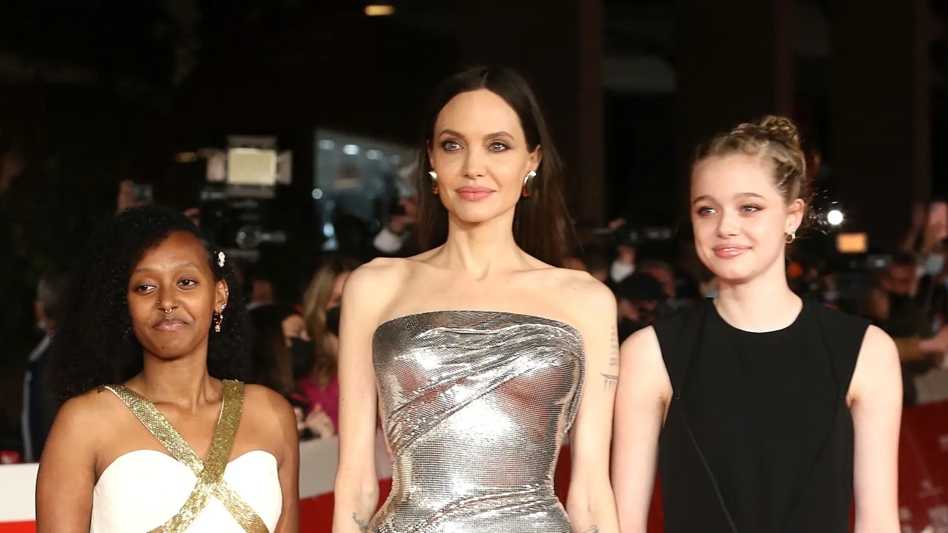 Angelina Jolie, deslumbrante junto a sus hijas Zahara y Shiloh en la alfombra roja de &#39;Eternals&#39; en Roma
