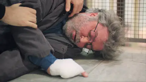 Cunde el pánico en Safiye y Gülben: se encuentran a Haluk inconsciente Mejores momentos | Capítulo 30