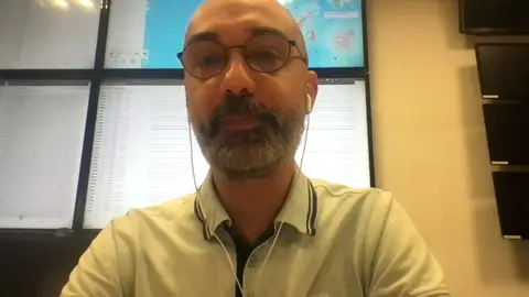 Vulcanólogo explica a Antena 3 Noticias como podría evolucionar el volcán Vulcanólogo explica a Antena 3 Noticias como podría evolucionar el volcán