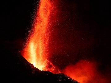 El volcán de La Palma provoca que el suelo de la isla crezca 10 centímetros