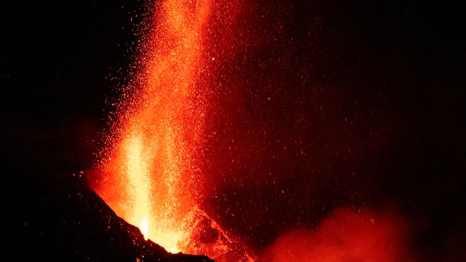 El volcán de La Palma provoca que el suelo de la isla crezca 10 centímetros El volcán de La Palma provoca que el suelo de la isla crezca 10 centímetros