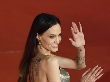 Angelina Jolie en la alfombra roja de 'Eternals' en Roma