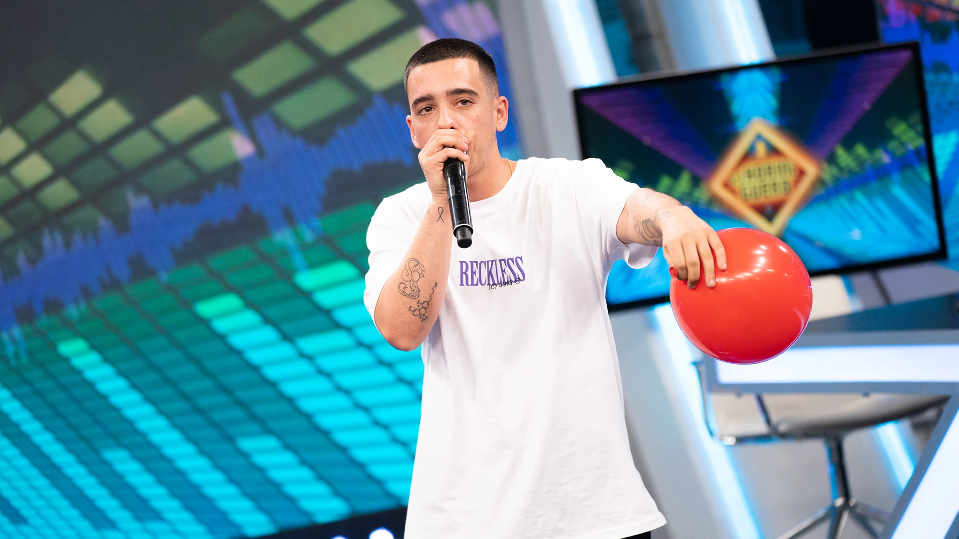 Marron lleva el beatbox al l&iacute;mite: &iquest;c&oacute;mo sonar&aacute; inspirando diversos gases?
