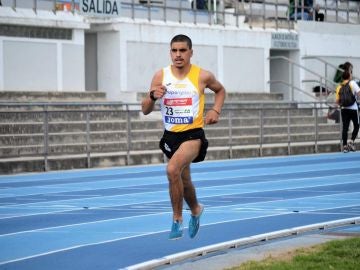 Hamza Bouazzaoui durante una carrera