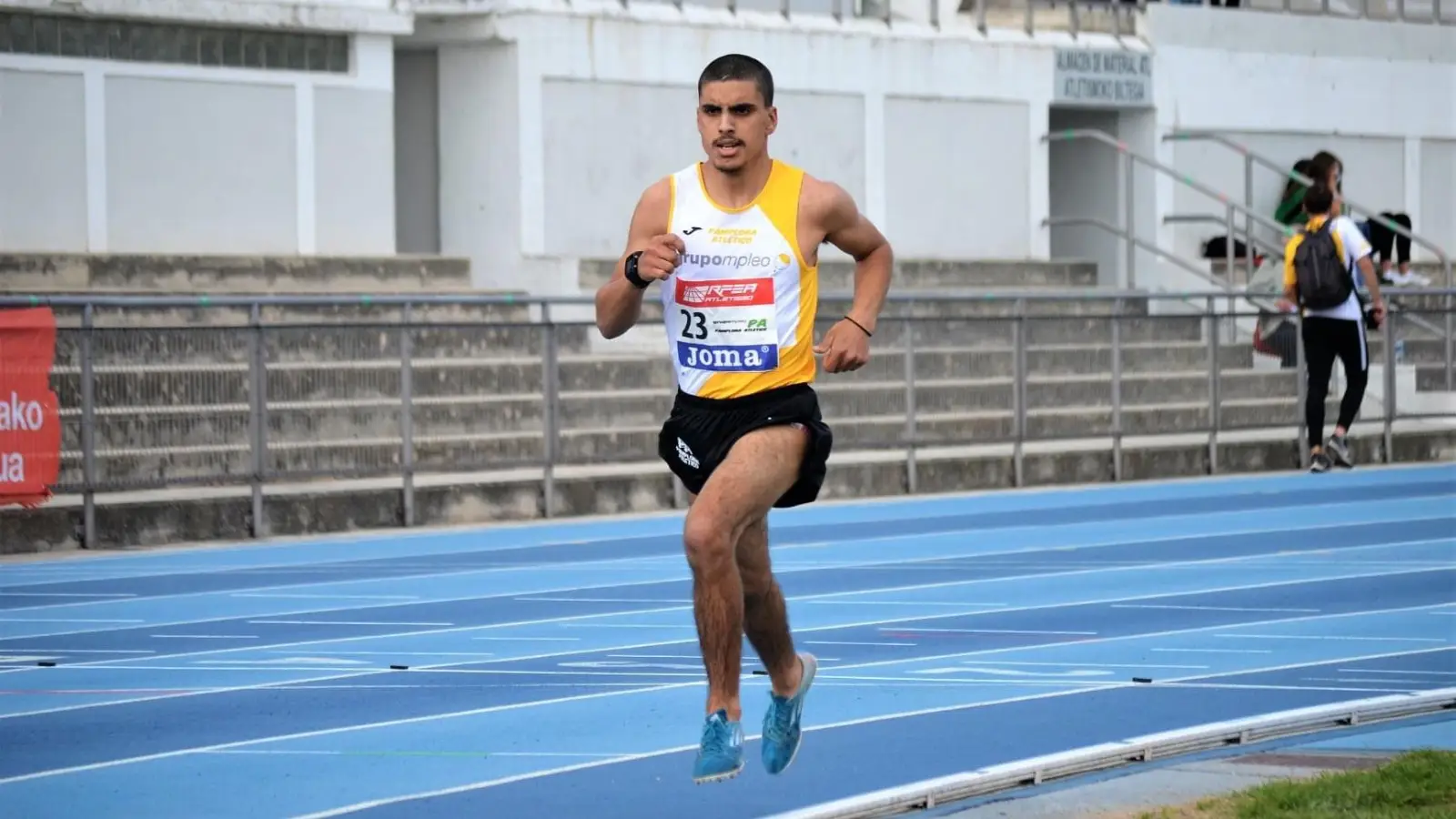 Hamza Bouazzaoui durante una carrera