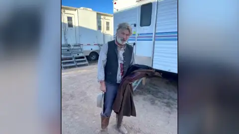Alec Baldwin durante el rodaje de Rust. Alec Baldwin durante el rodaje de Rust.