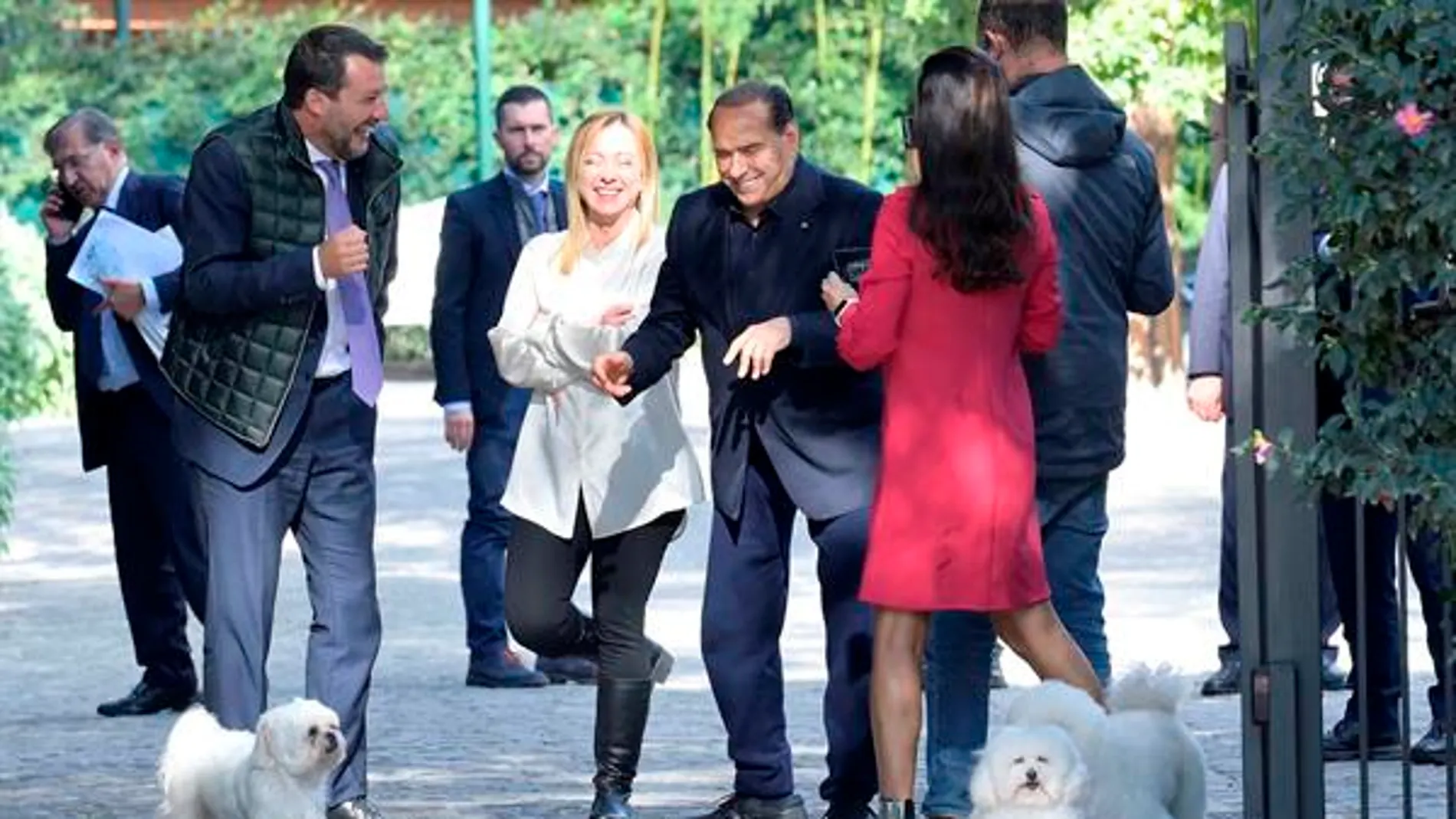 Silvio Berlusconi vuelve al terreno de juego político tras 8 meses fuera de Roma